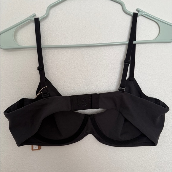 Skims Fits Everybody Bra - Picture 3 of 4